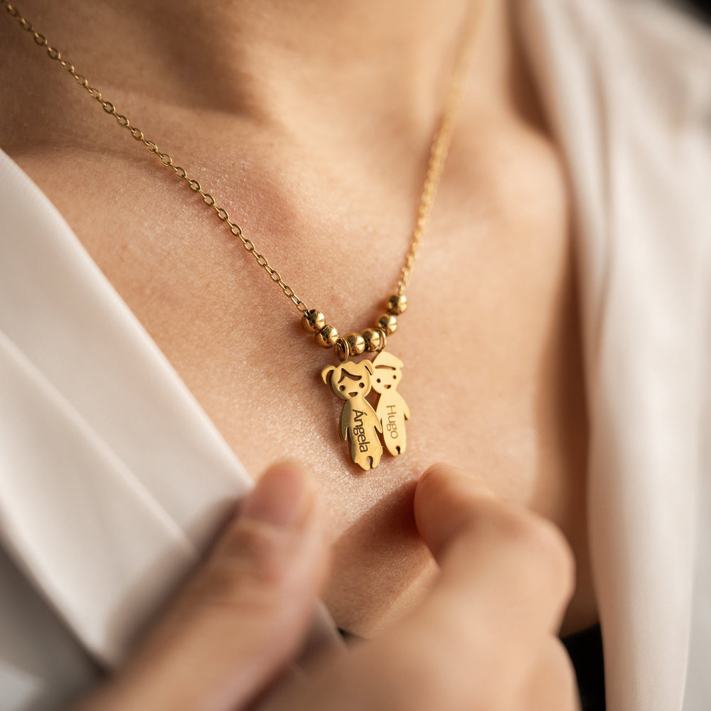 Collar de familia llevado cerca del corazón