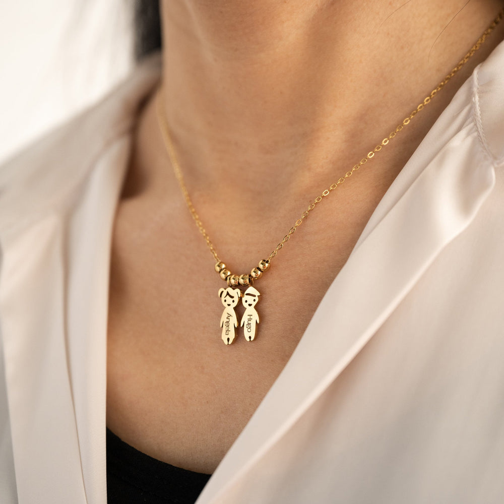 Detalle de los colgantes personalizados del Collar Familia